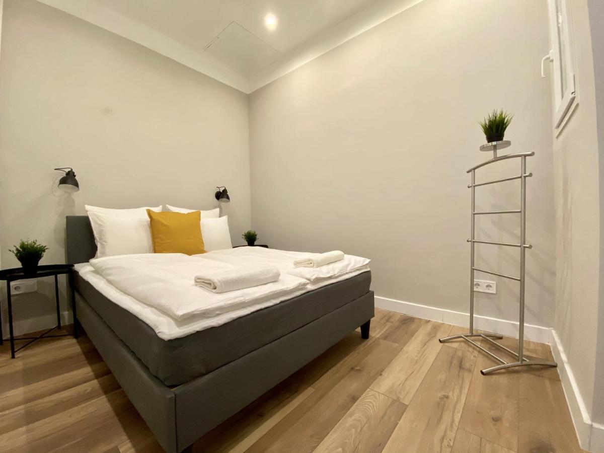 Standard Apartment By Hi5 - 2 Bedroom Suite In The Center Budapeste Exterior foto