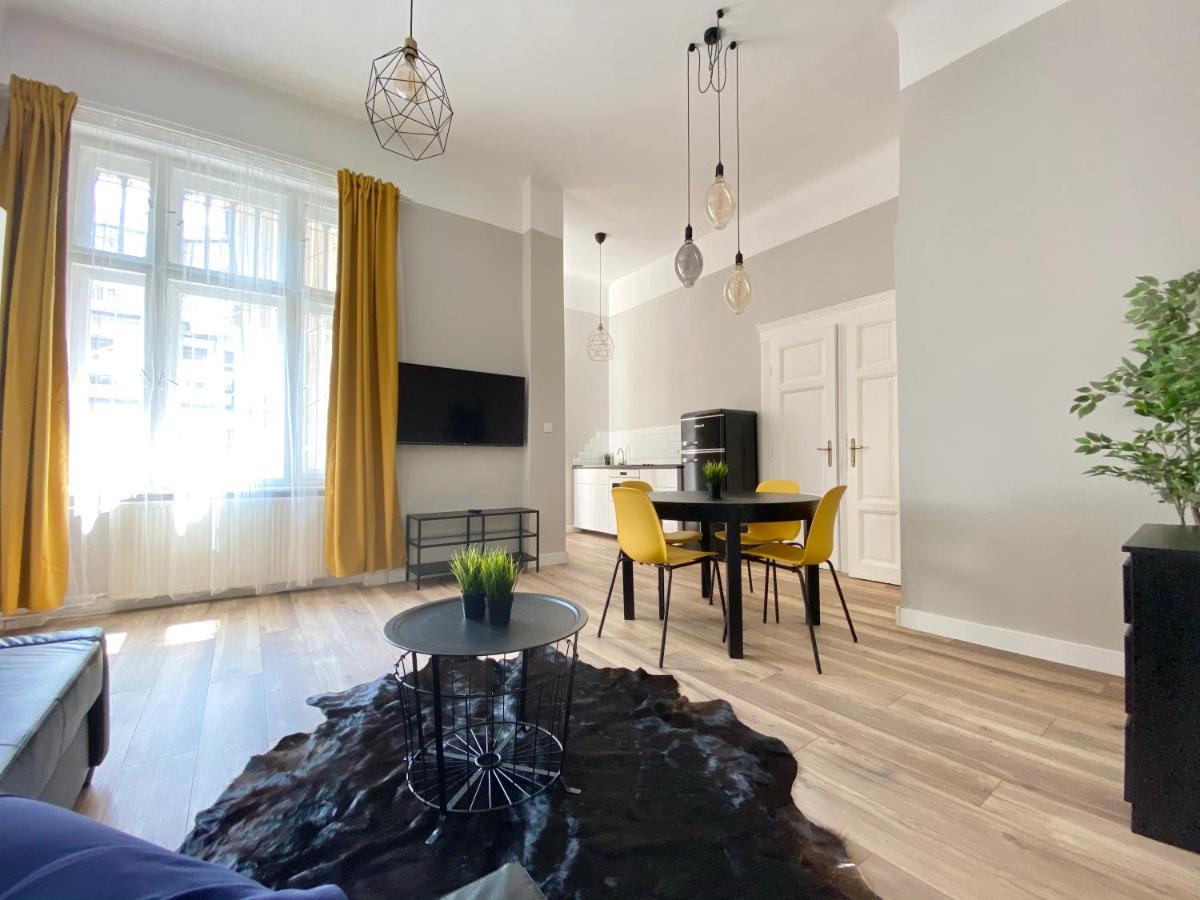 Standard Apartment By Hi5 - 2 Bedroom Suite In The Center Budapeste Exterior foto