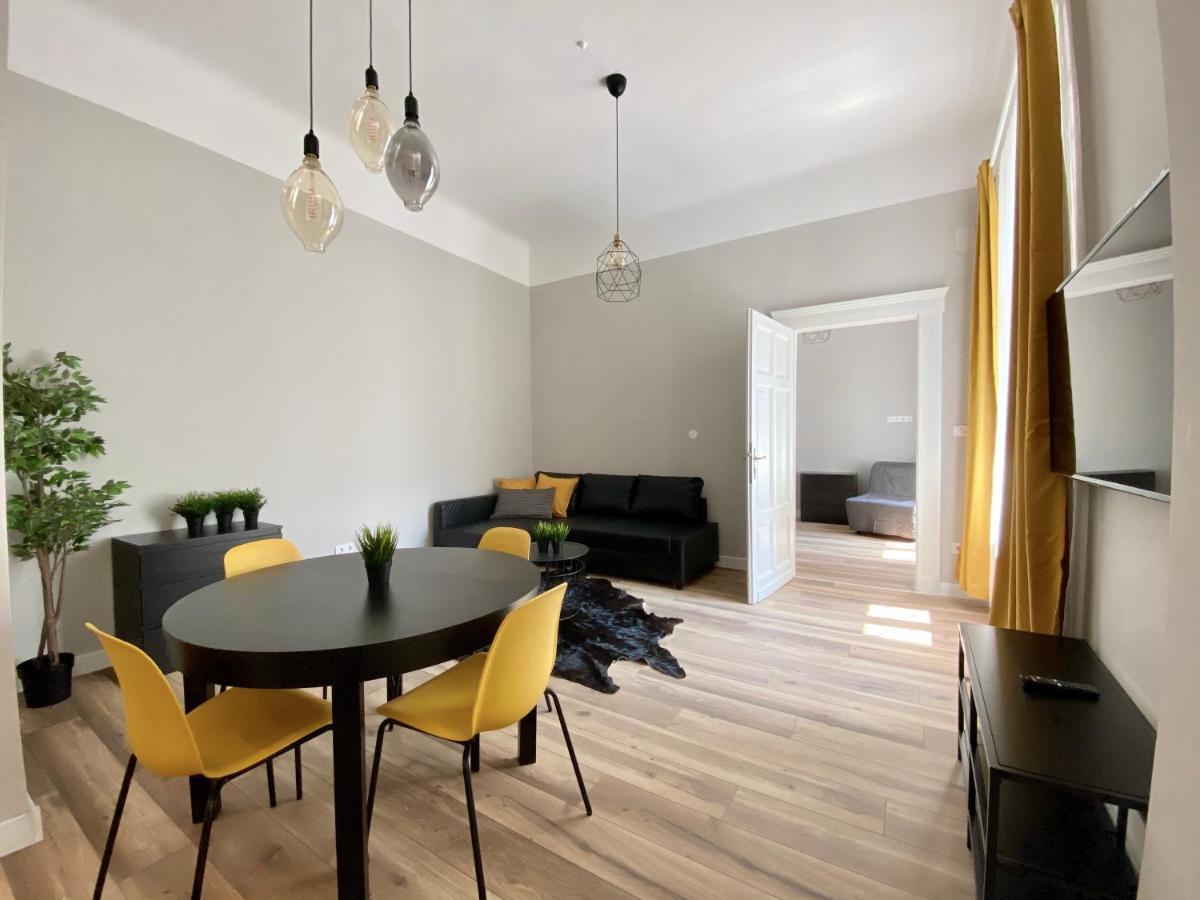 Standard Apartment By Hi5 - 2 Bedroom Suite In The Center Budapeste Exterior foto